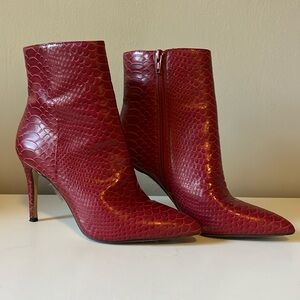 Aldo red snakeskin pattern pointy toe boots size 6
